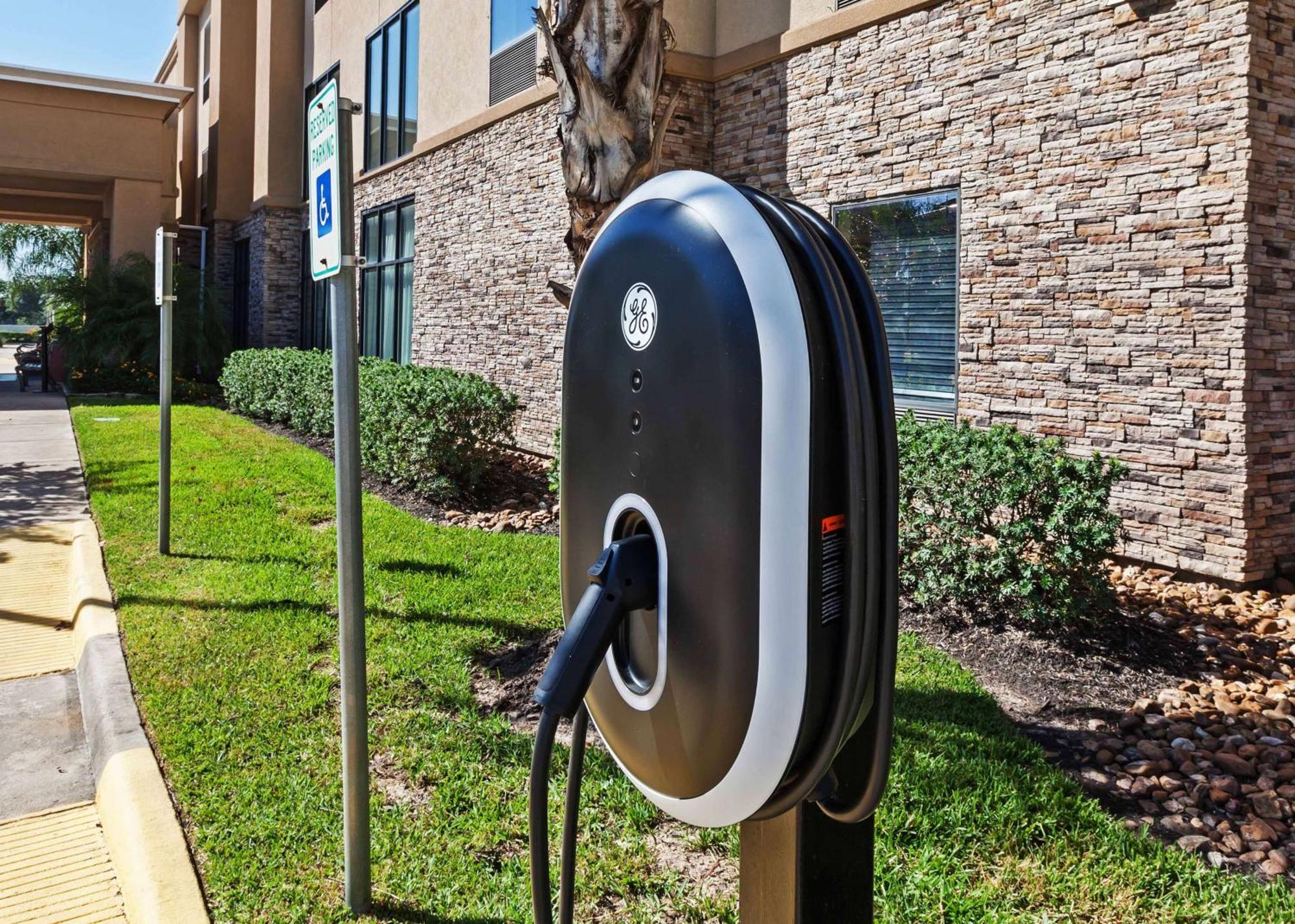 Hampton Inn And Suites Lake Jackson-Clute Exterior photo